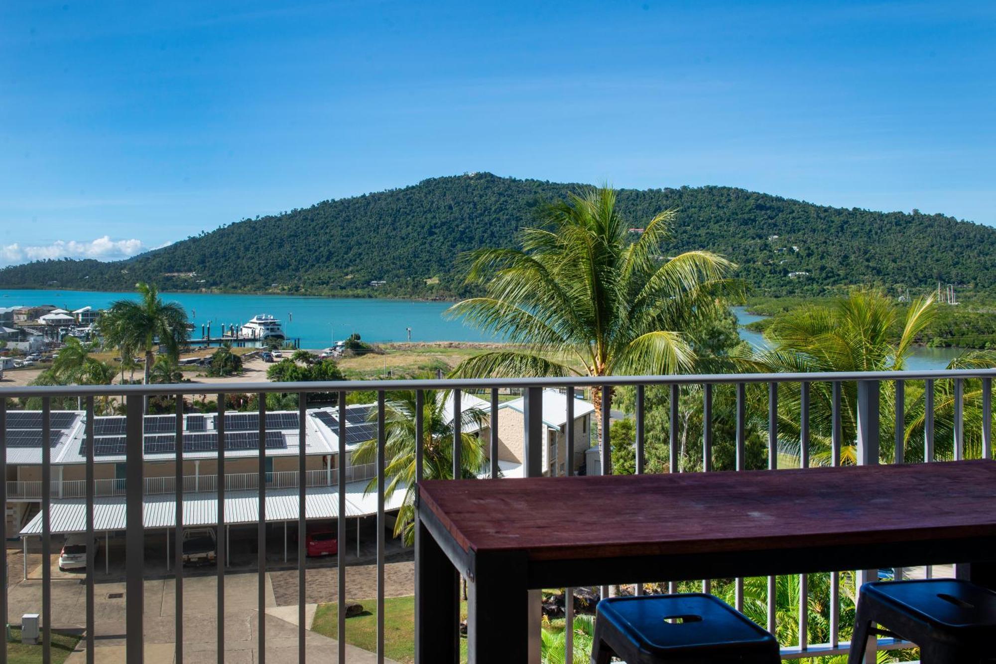 Coral Sea Vista Apartments Airlie Beach Ngoại thất bức ảnh