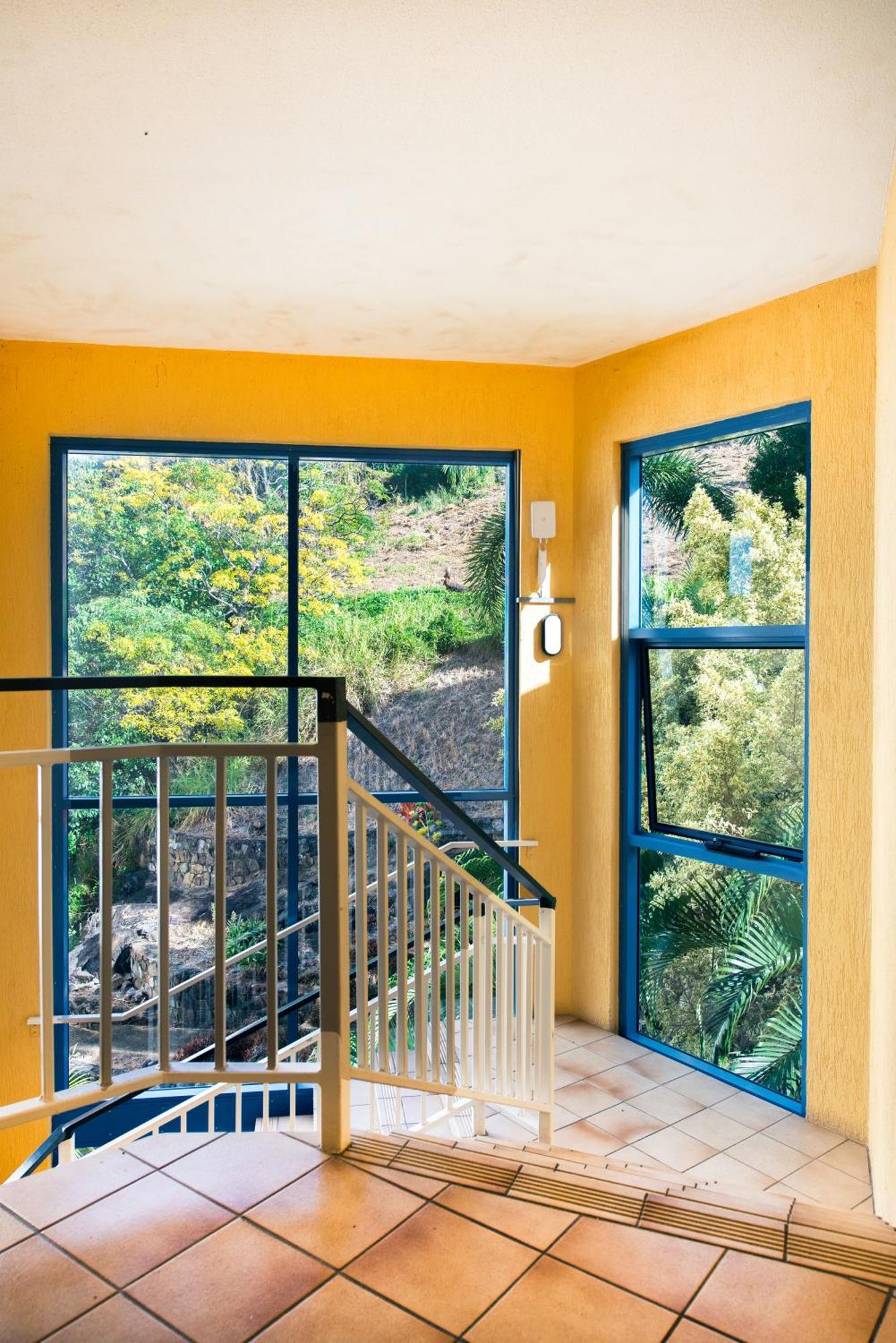 Coral Sea Vista Apartments Airlie Beach Ngoại thất bức ảnh