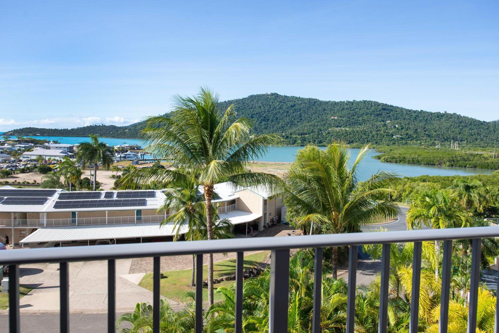 Coral Sea Vista Apartments Airlie Beach Ngoại thất bức ảnh